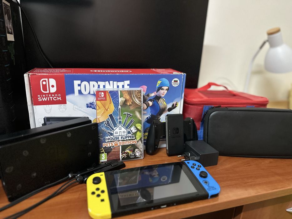 Nintendo Switch V2 (Fortnite Edition)