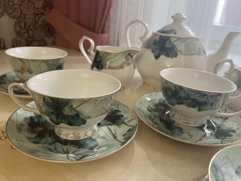 Фарфоровый чайный сервиз
