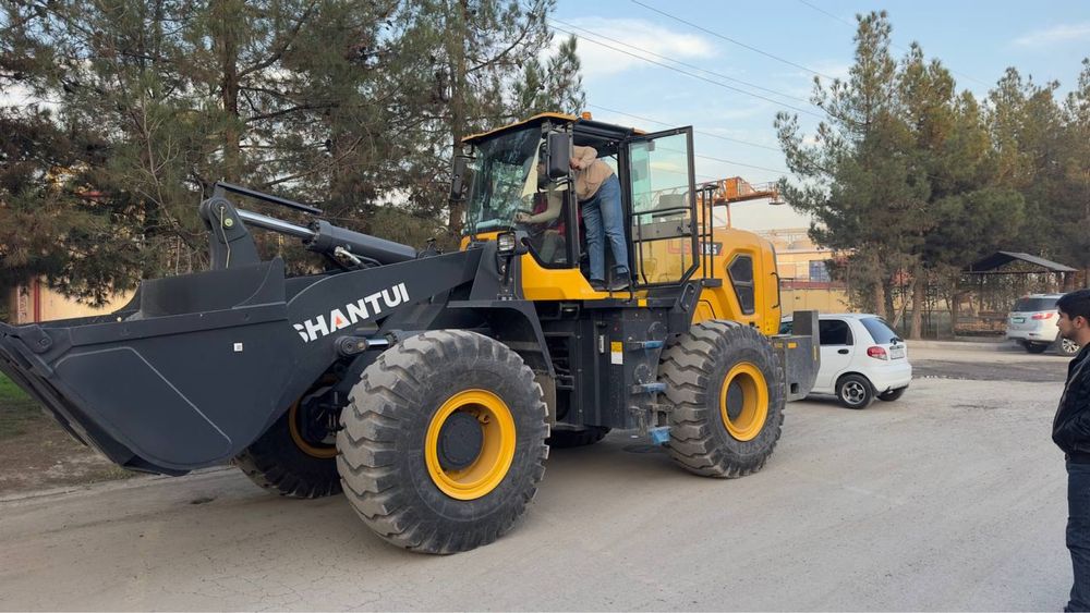 Фронтальный погрузчик SHANTUI 3 куб