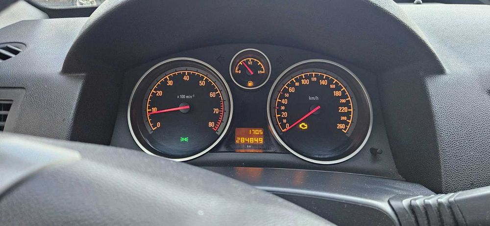 Opel Astra H 1.6 Twinport, 105 к.с., бензин/газ + зимни гуми с джанти