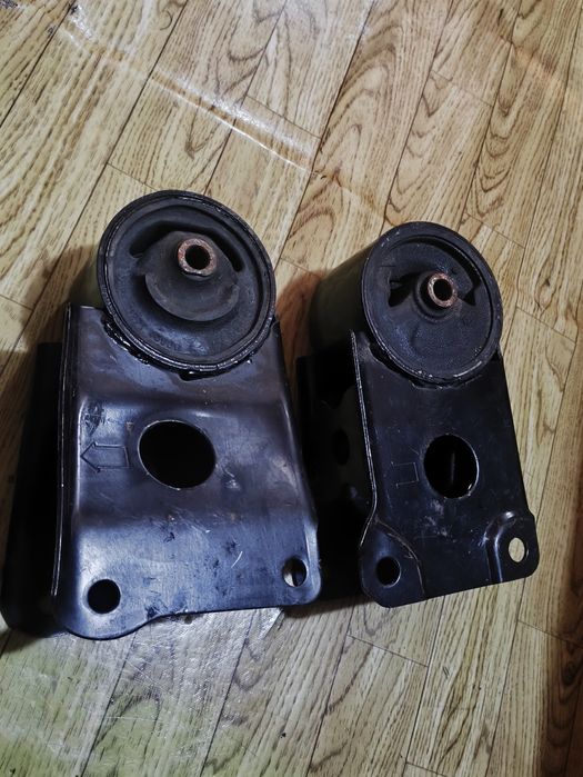 Продам подушки двигателя и коробки