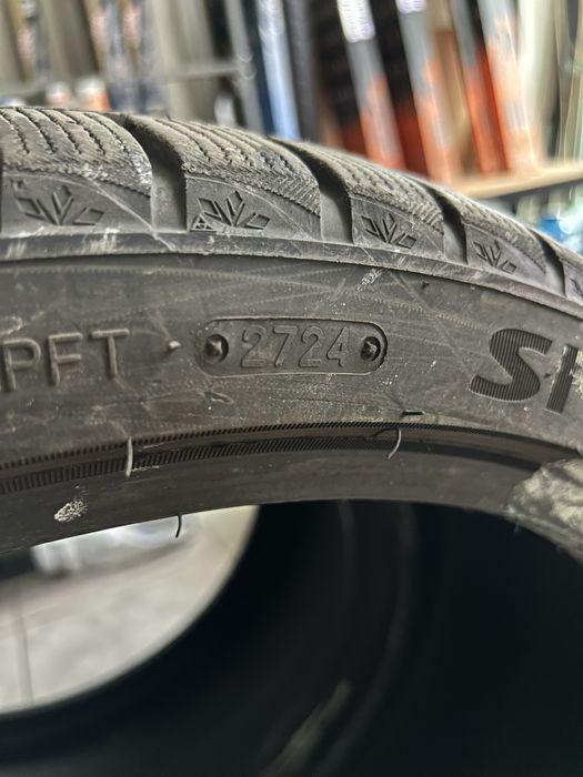 Triangle Snowlink 255/35/20