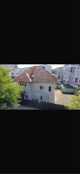 Vand conac istoric/casa/pensiune  /380 mp utili /zona A /Urlati /toate utilitatile /Direct proprietar /demisol /parter/mansarda 3 intrari din 3 strazi