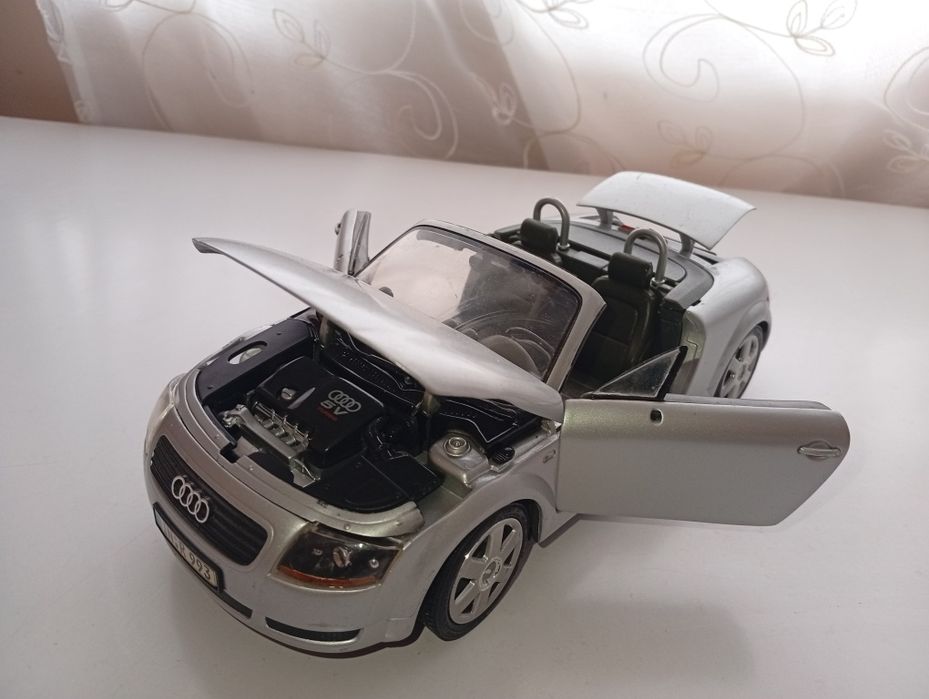 Моделите са в мащаб  1:18 и 1:24