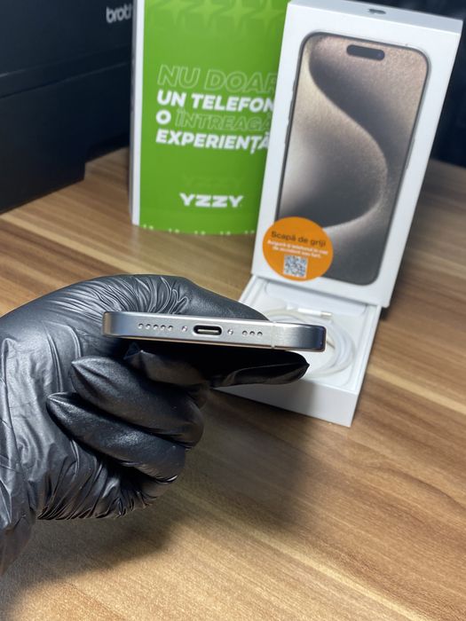 iPhone 15 Pro • 256 GB • Natural Titanium