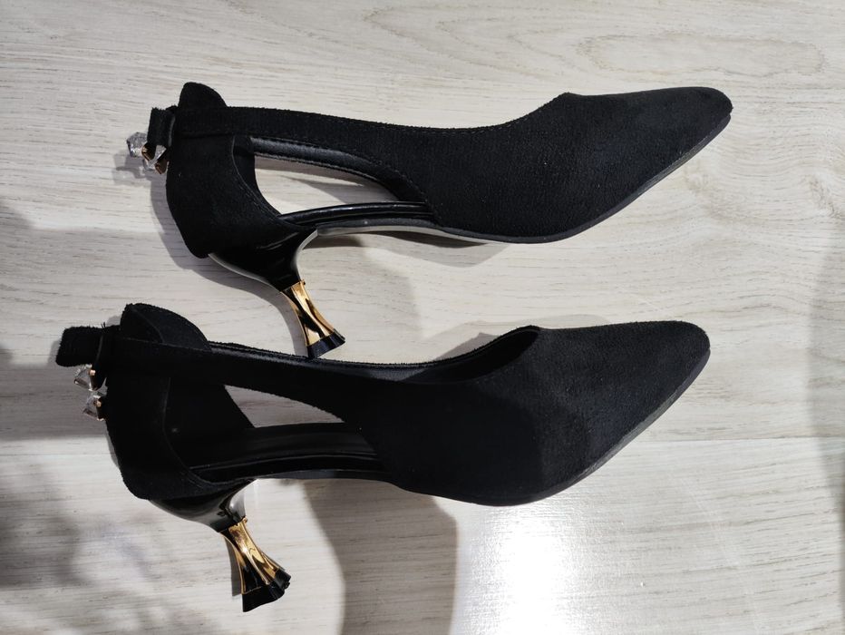 Срочно продам туфли