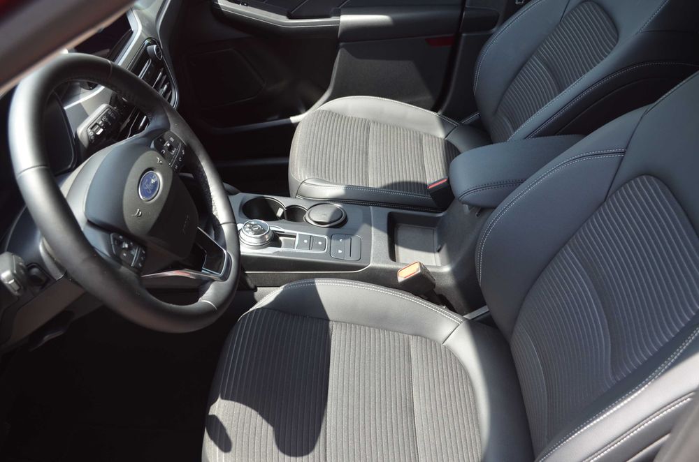 Ford Kuga Titanium 2.5L Hybrid FWD 180 cp 20% avanPosibilitate Leasing