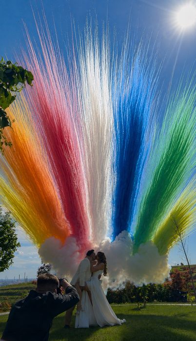Gender reveal / artificii colorate de zi / sori rotativi/ joc pe cer de artificii