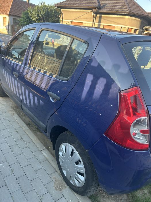 Vând Dacia Sandero 1.2 16V – Perfectă de Oraș și Drum Lung
