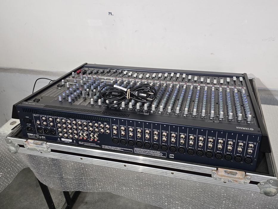 Mixer audio YAMAHA MG 24/14 FX ,cu efecte ,phantom 48v, case THON