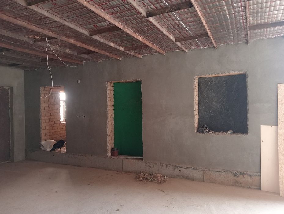 Xovli sotiladi 5.5 sotix 8 xonali