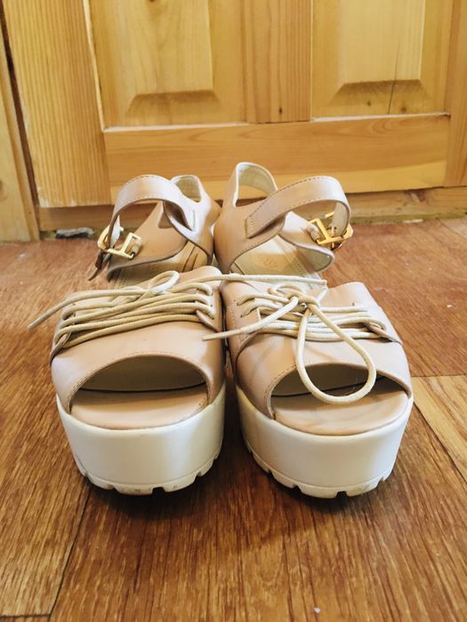 Босоножки для девушек