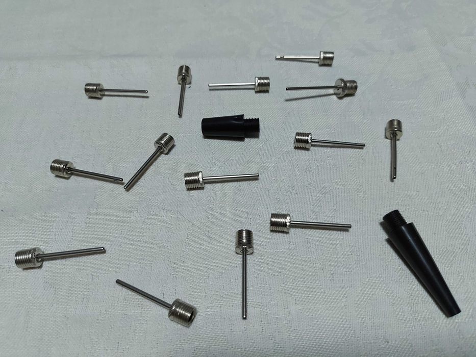 Ace metalice, pentru umflat mingi de sport