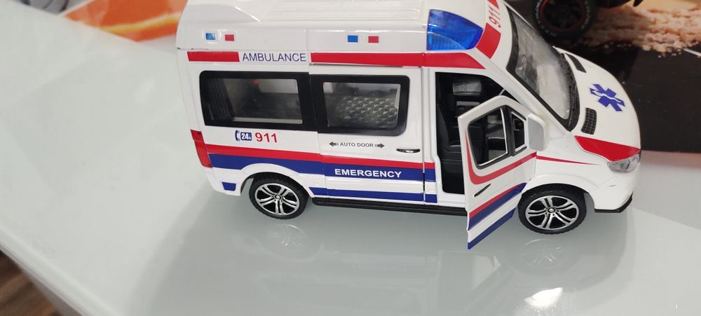 Продам машинки металлические