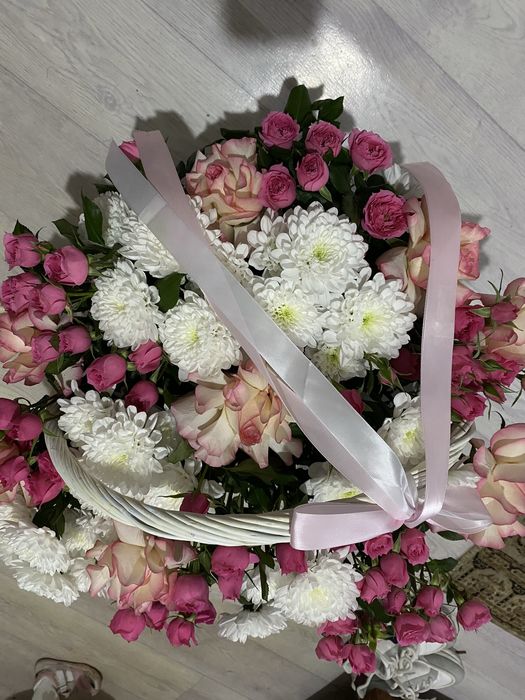 цветочная композиция в корзине