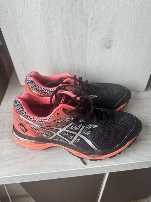 Asics Columbus  18