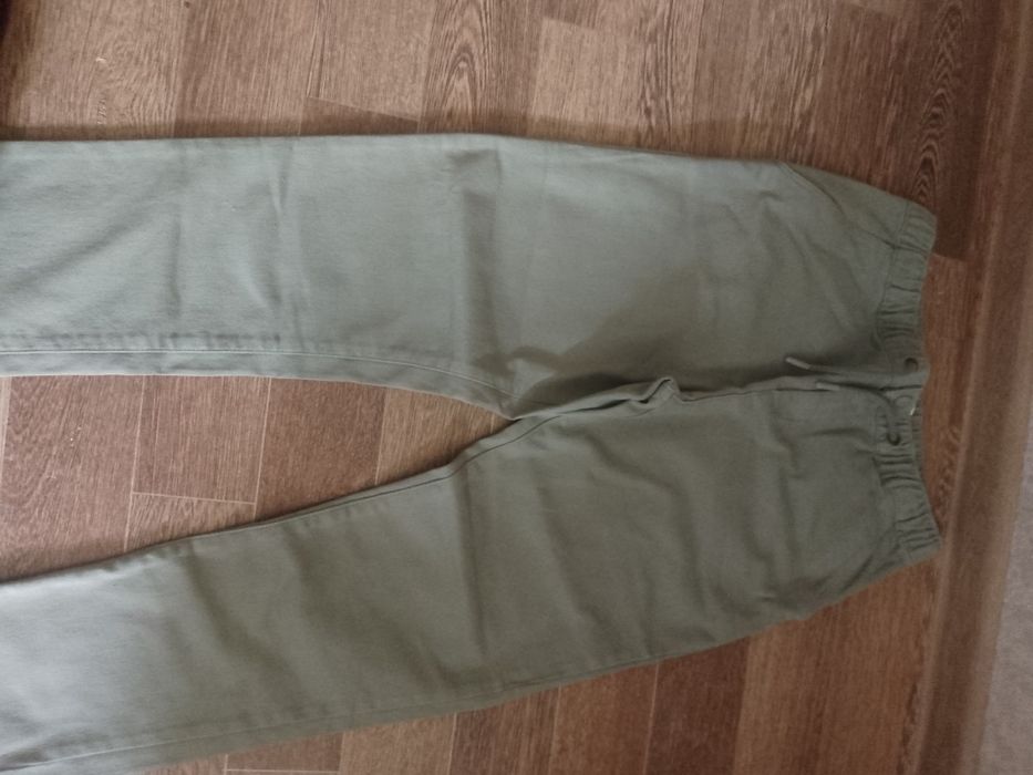 Продам летние джинсы 2 пары