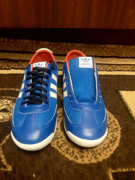 Продавам маратонки адидас