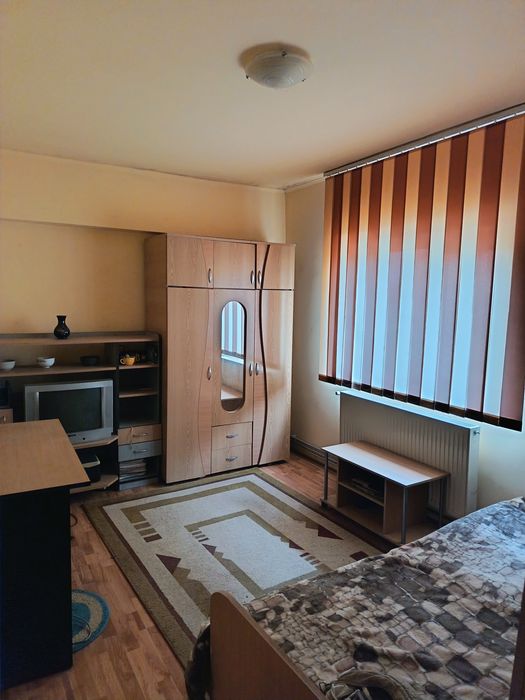 Vand garsoniera Costesti