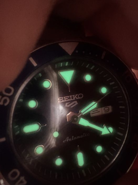Часы Seiko 5 GMT