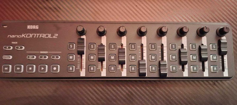 Korg nanoKONTROL2 — controler MIDI compact