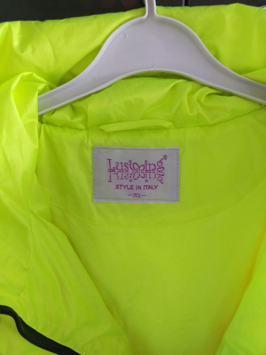 Продам куртку на девочку