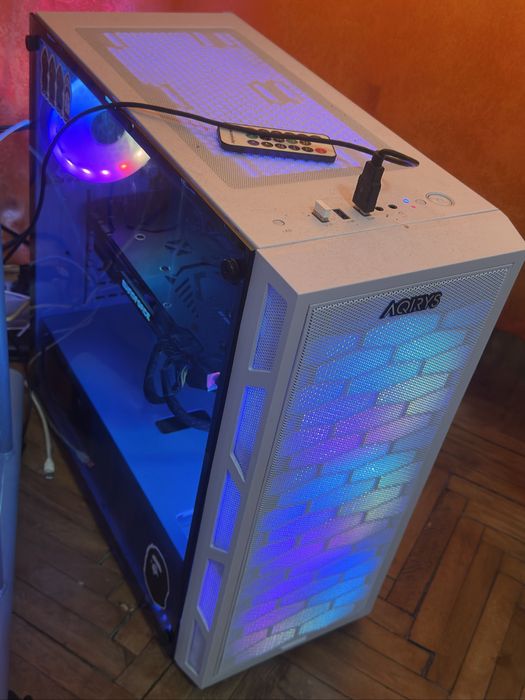 Vand unitate pc gaming + periferice