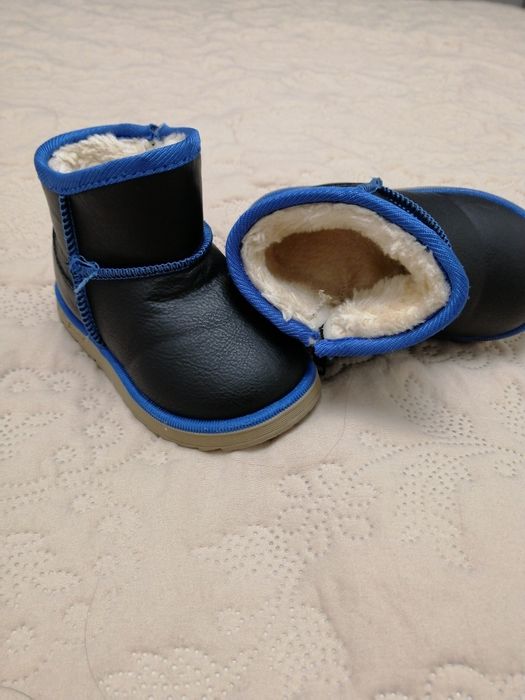 Продам детскую обувь