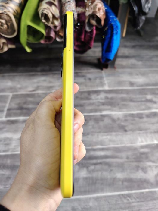 Poco m4      5g 128 hotirali Telefon sotiladi