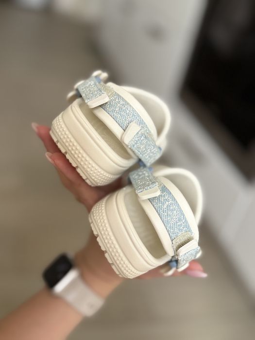 Crocs Classic Denim Flower Adjustable Backstrap Clog Toddler, цвят Summit White