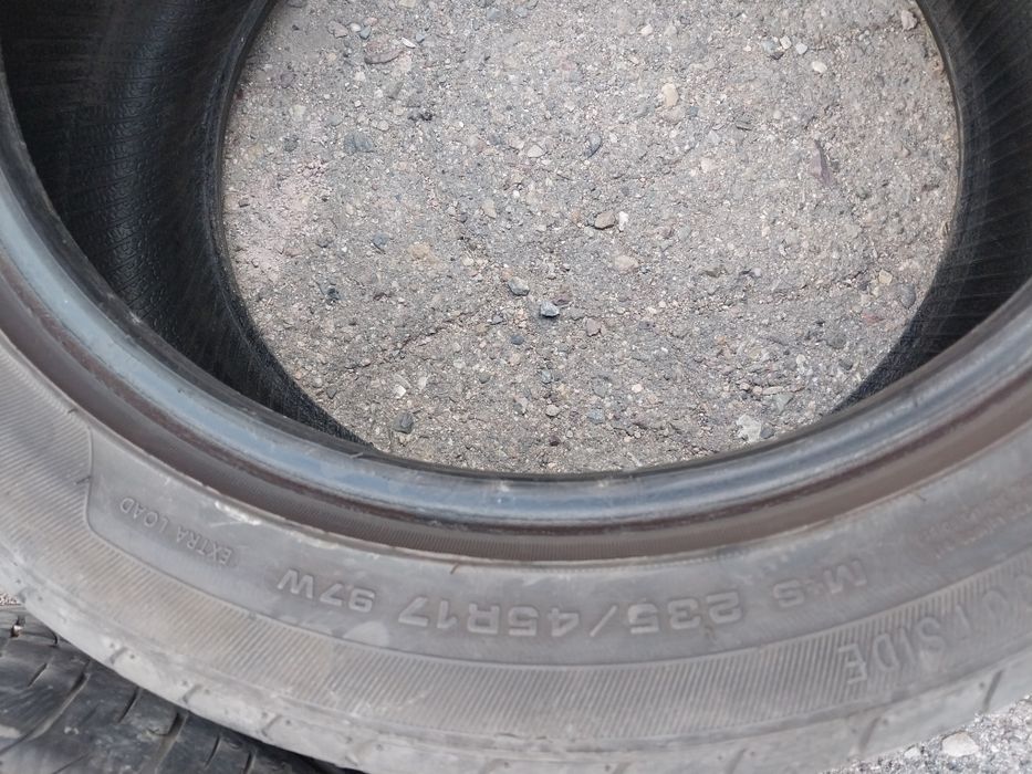 2 шины 235 45 R17 за 20000.