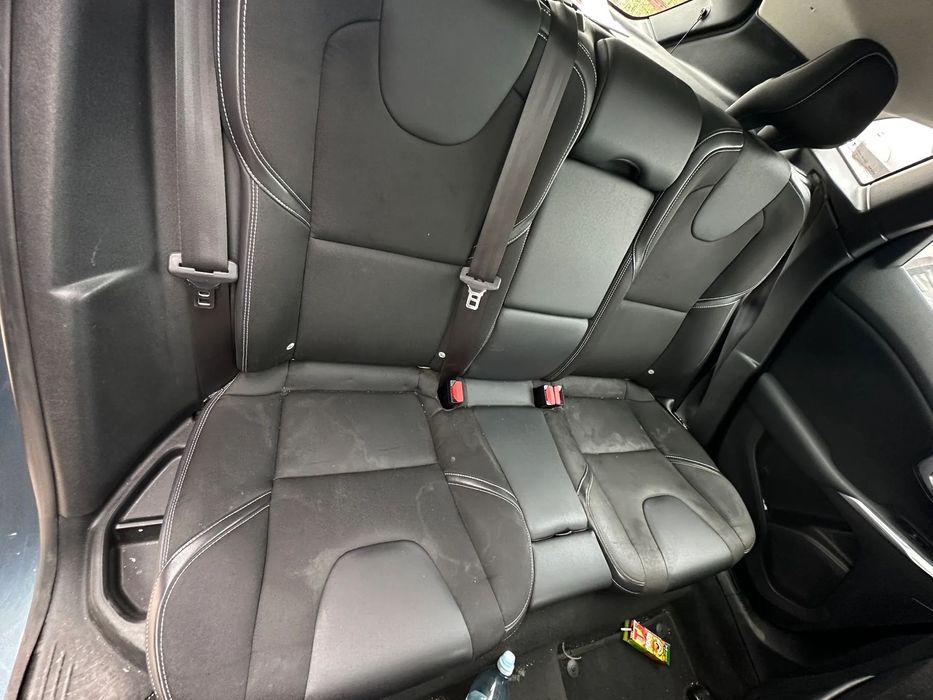 Dezmembrez piese Volvo V40