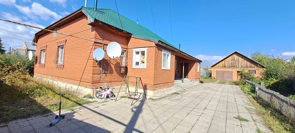 Продам дом на 2 семьи на КСК!