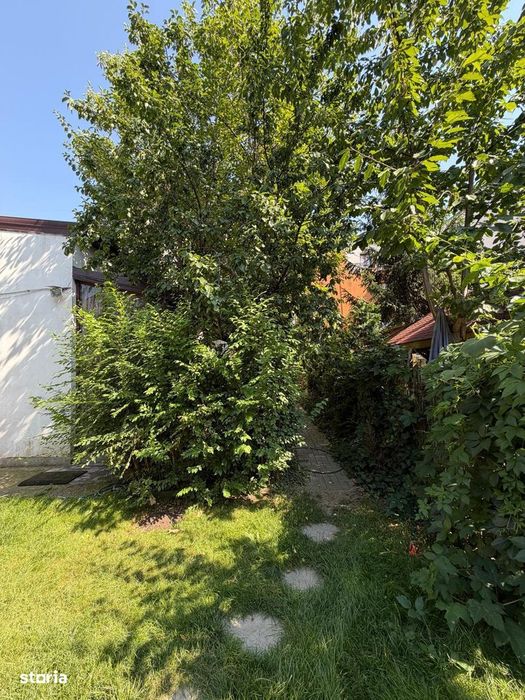 Propun spre vânzare o casă cochetă, ideală pentru o persoană sau cuplu