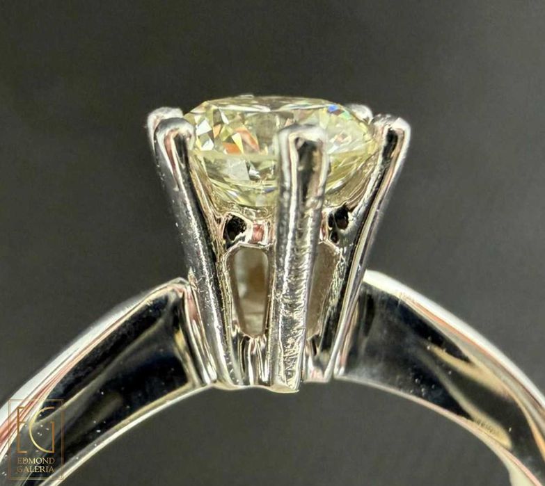 Inel din aur alb, decorat cu un diamant