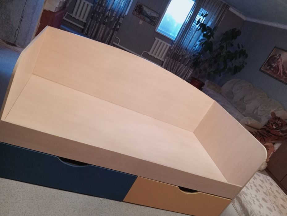 Продам кровать б/у 100*200 с матрасом.