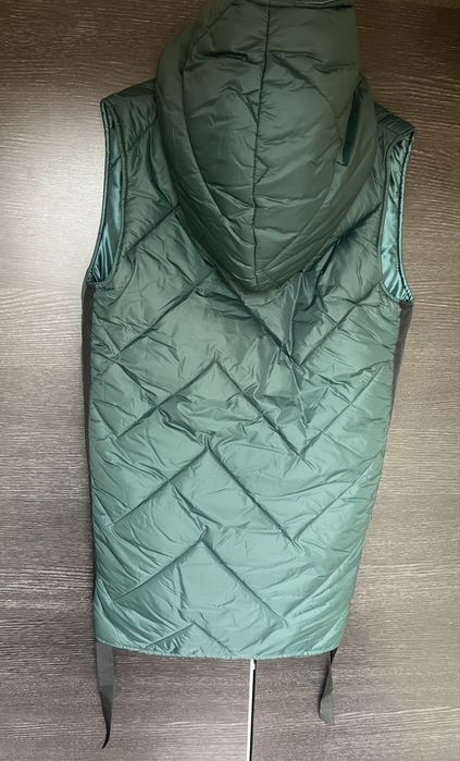 Зелен дълъг мъжки елек.