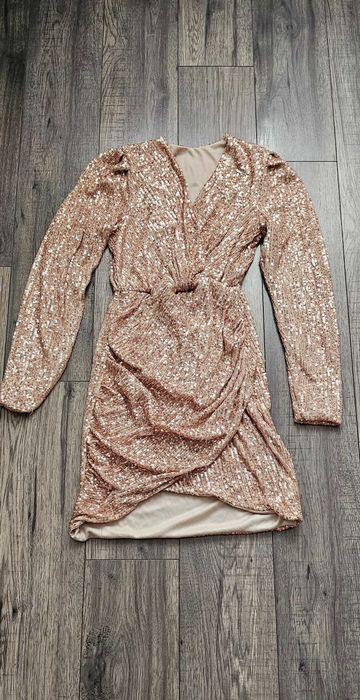 Официална рокля.