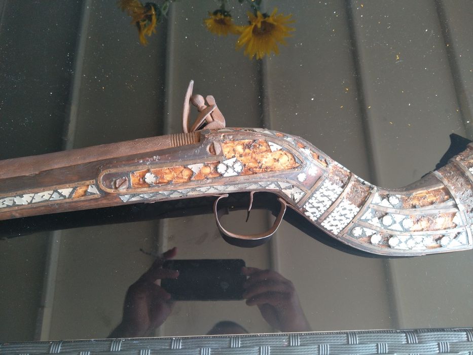 Продавам антикварен Хайдушки Тромблон със седеф и бронзов обков Уникат