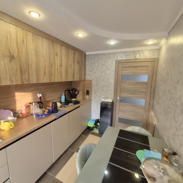 Продам 4 комнатную квартиру