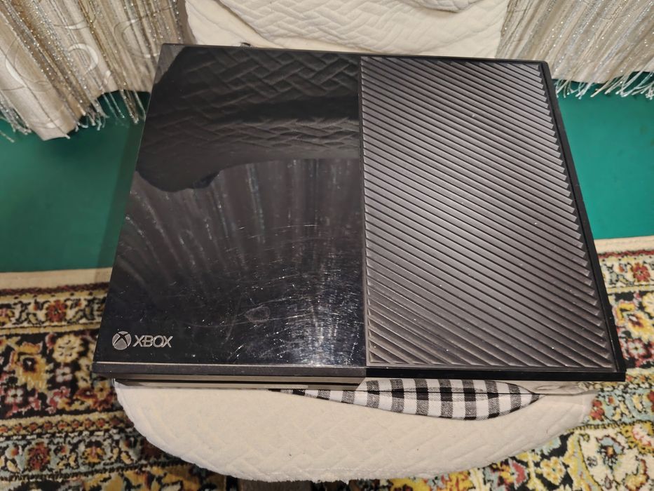 Продам Xbox one FIFA22 в комплекте