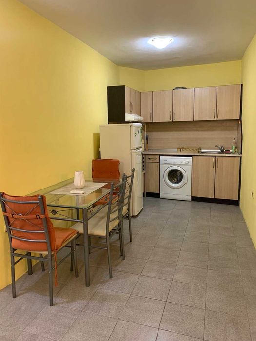 Дава се под наем Двустаен апартамент в Бургас, Център - 40 кв.м за 153 € - Снимка #2