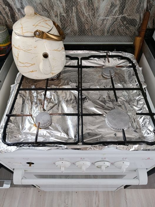 Продам газ плиту в нормальном состоянии