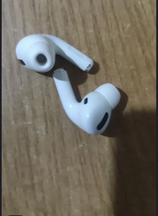Продам наушники оригинал левый ухо и правый ухо от airpods pro 1