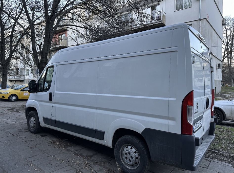 Товарен бус под наем с шофьор