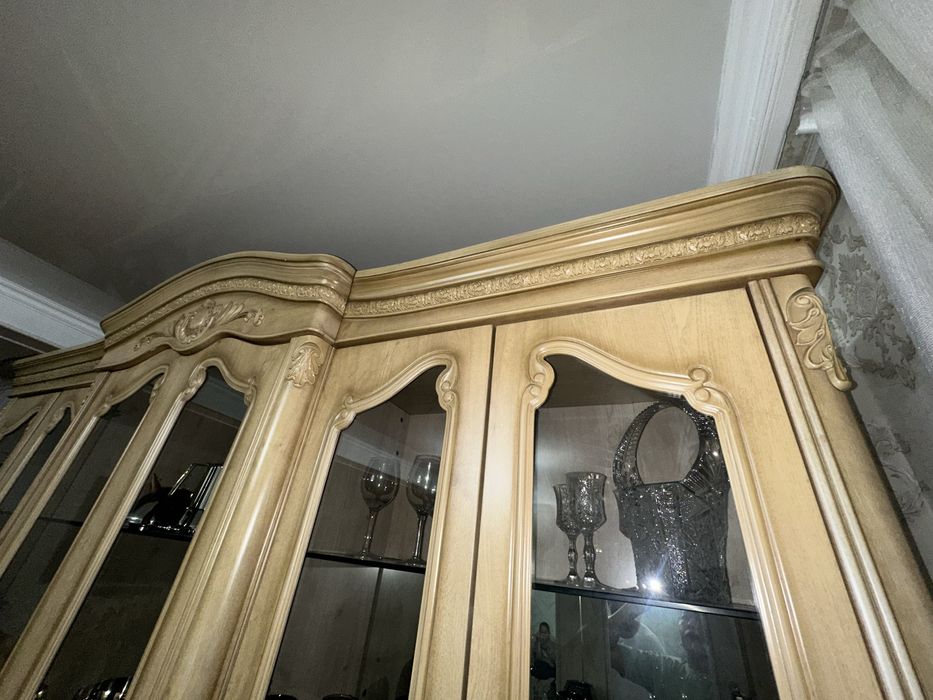 Шкаф витрина