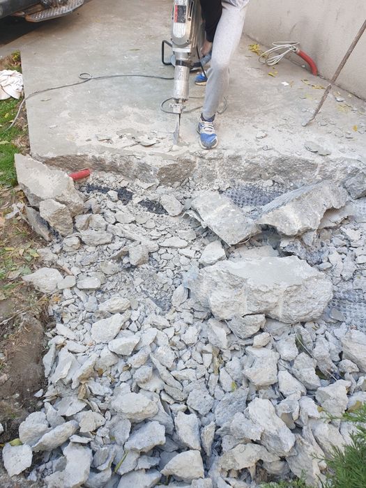 Transport moloz debarasam car mobila evacuam subsoluri caram moluz