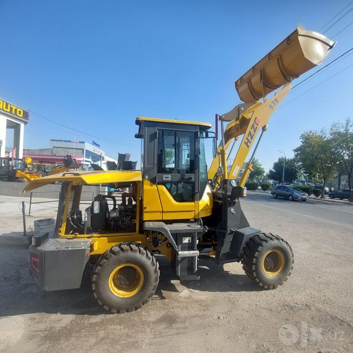 Mini frontalniy pogruzchik, ekskavator