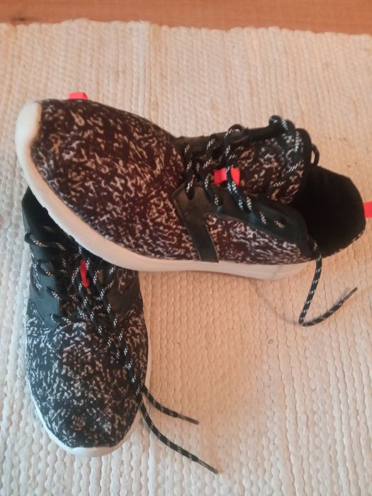 Vând adidași Nr 42