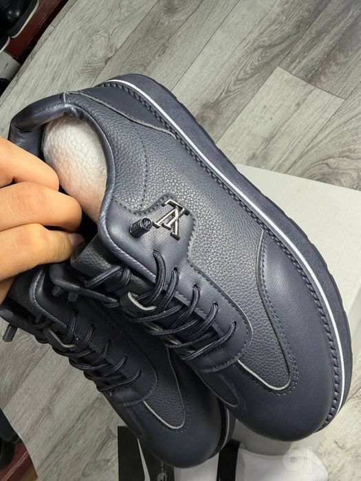 Louis Vuitton Premium Erkaklar Krossovkalari — To'q Ko'k (Dark Blue)